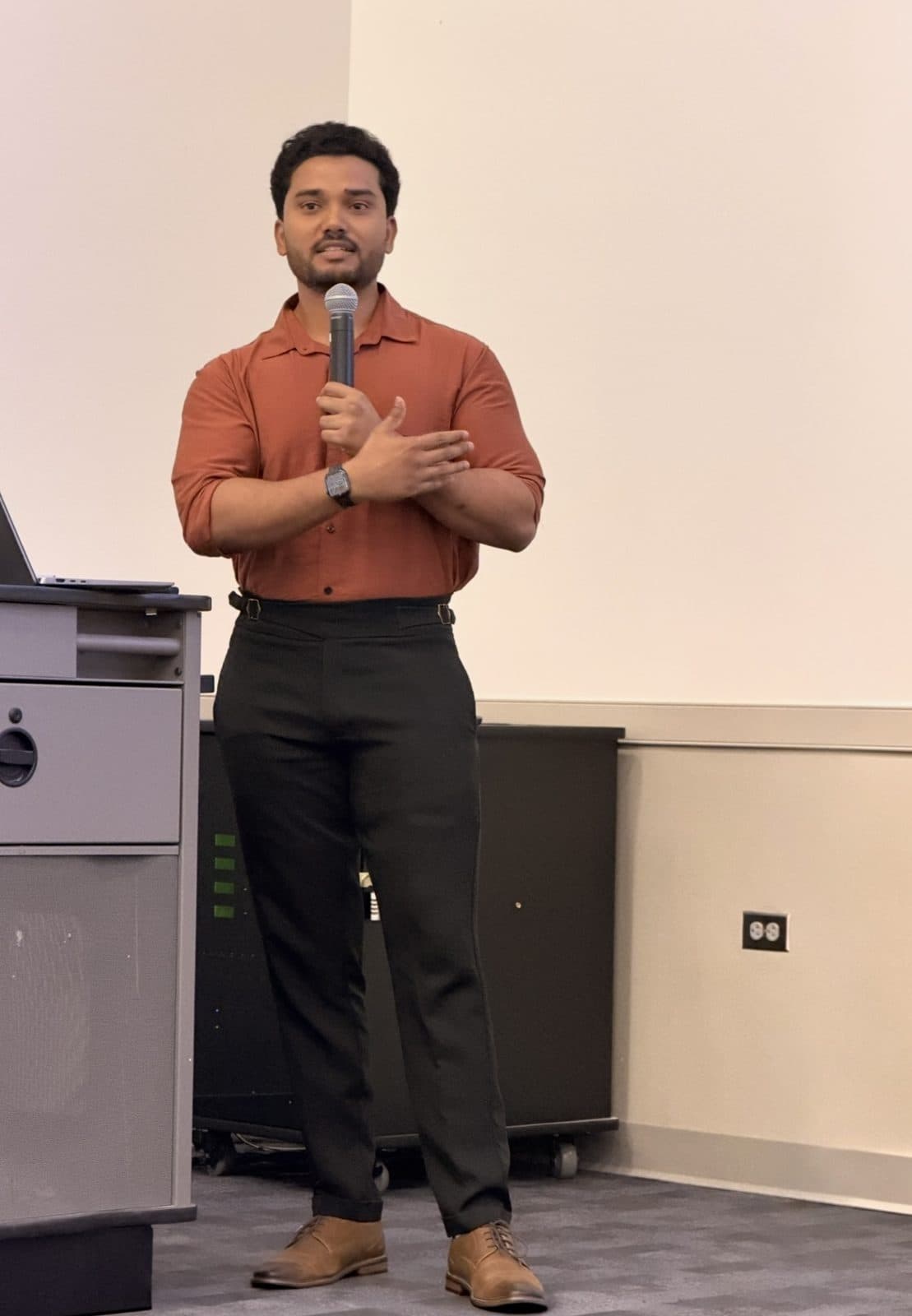 Manikanta presenting ZEALO to the Launchpad cohort